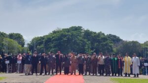 Ratusan anggota PPS se-Banyuwangi memakai pakaian adat Banyuwangi saat pelantikan. (Diksi.co.id/Aad)