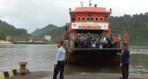 Harus menumpang kapal fer menuju Pulau Nusakambangan, Kabupaten Cilacap.(diksi.co.id/rc)