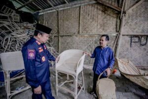 Bupati kunjungi industri kecil rotan