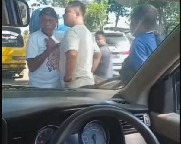 Sopir Angkot ribut diksi.co.id
