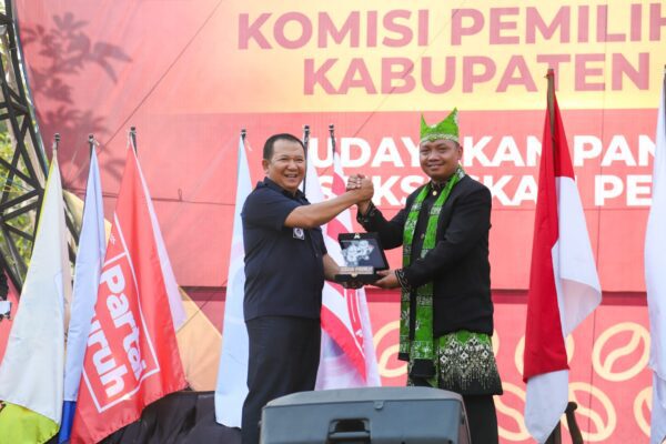 Kirab bendera KPU