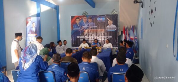 Thoriq ke demokrat
