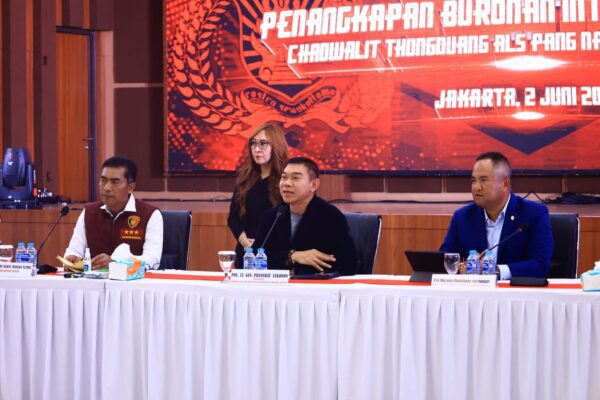 Rilis media tim gabungan penangkapan buronan kelas kakap dan paling dicari asal Thailand.(diksi.co.id/pol/aml)